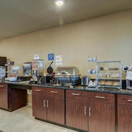 Cobblestone Inn & Suites-Kersey Buitenkant foto
