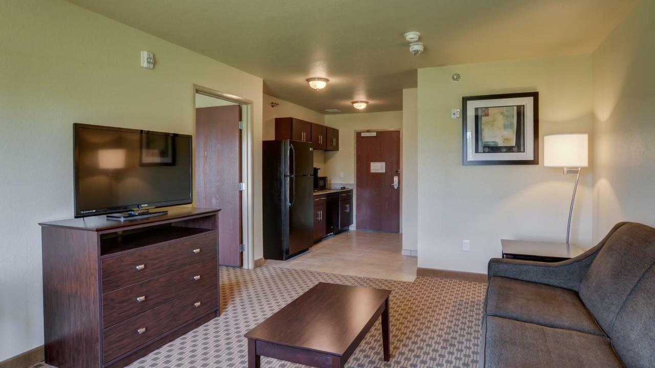 Cobblestone Inn & Suites-Kersey Buitenkant foto