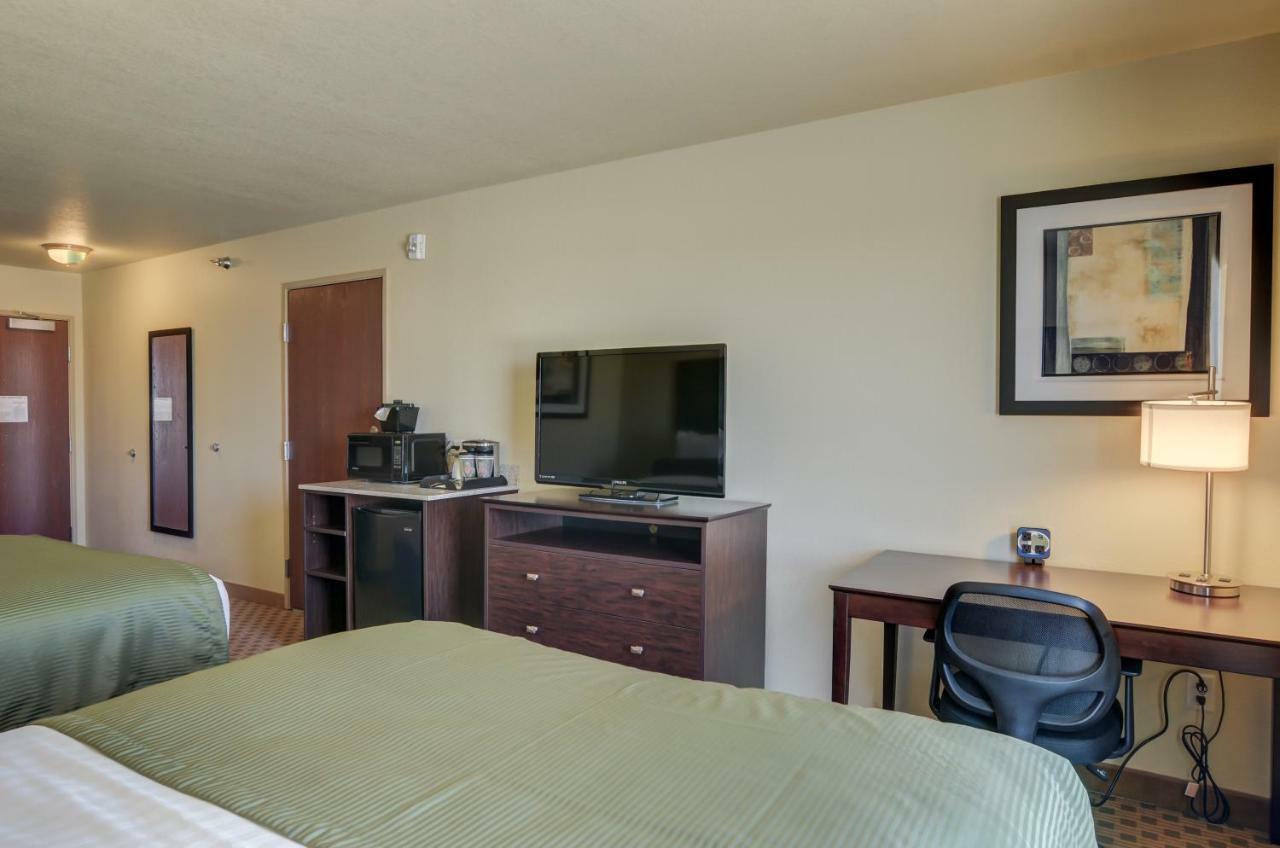 Cobblestone Inn & Suites-Kersey Buitenkant foto
