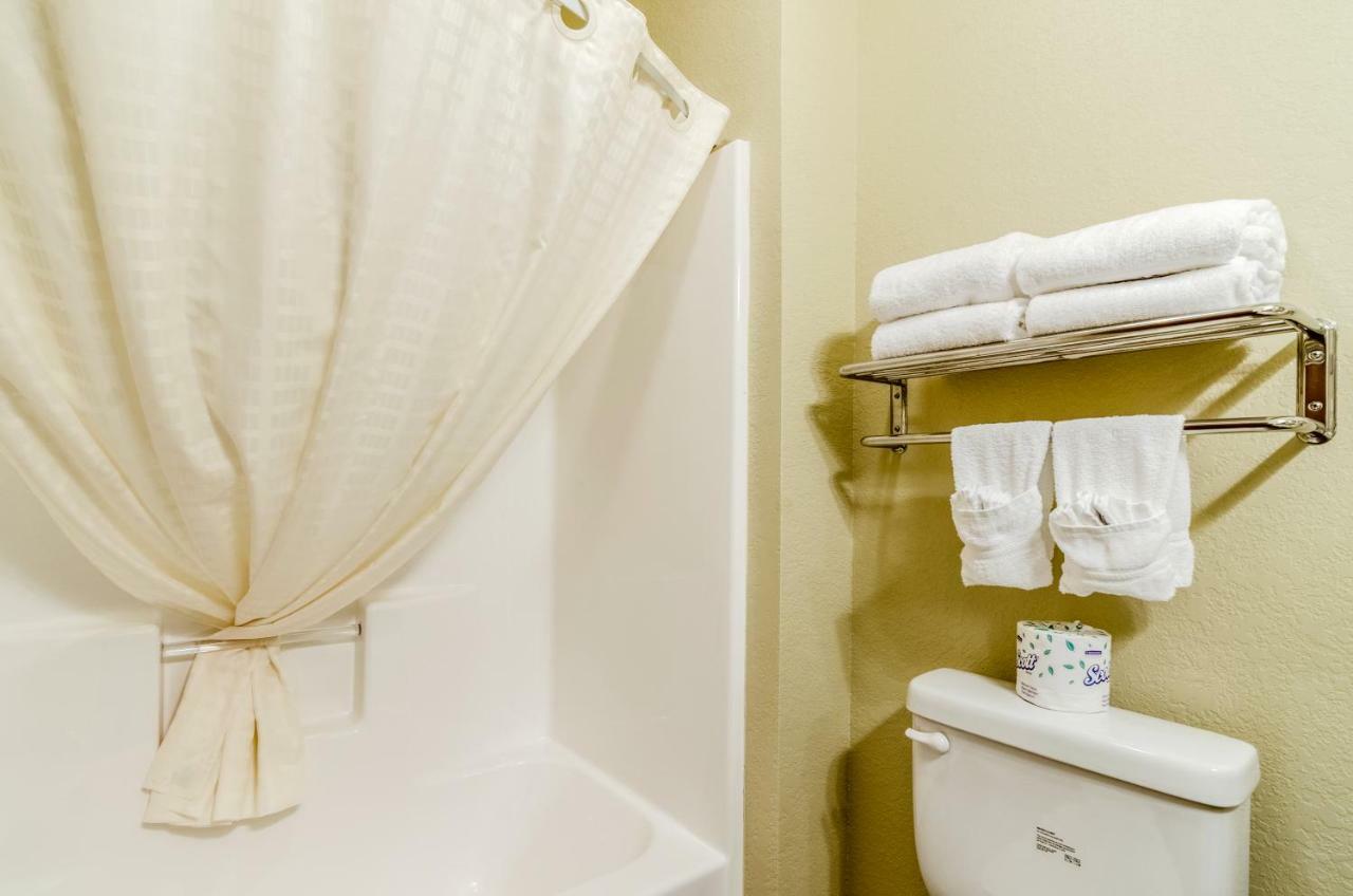 Cobblestone Inn & Suites-Kersey Buitenkant foto