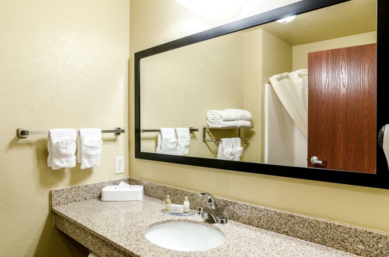Cobblestone Inn & Suites-Kersey Buitenkant foto
