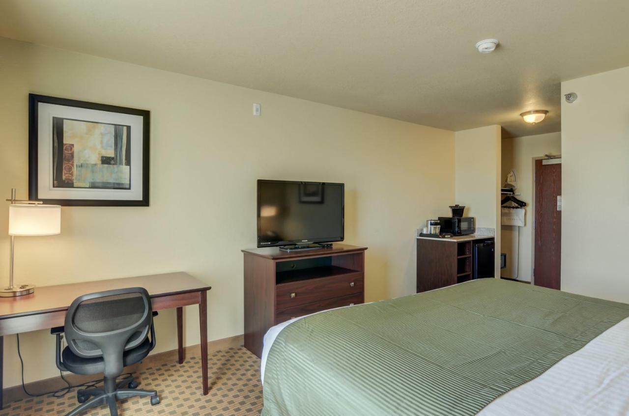 Cobblestone Inn & Suites-Kersey Buitenkant foto