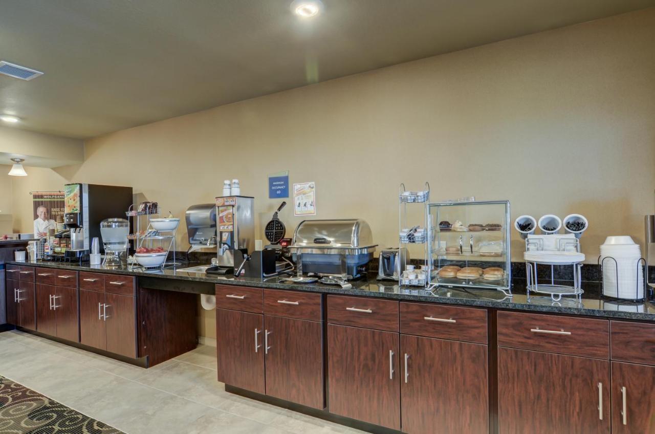 Cobblestone Inn & Suites-Kersey Buitenkant foto