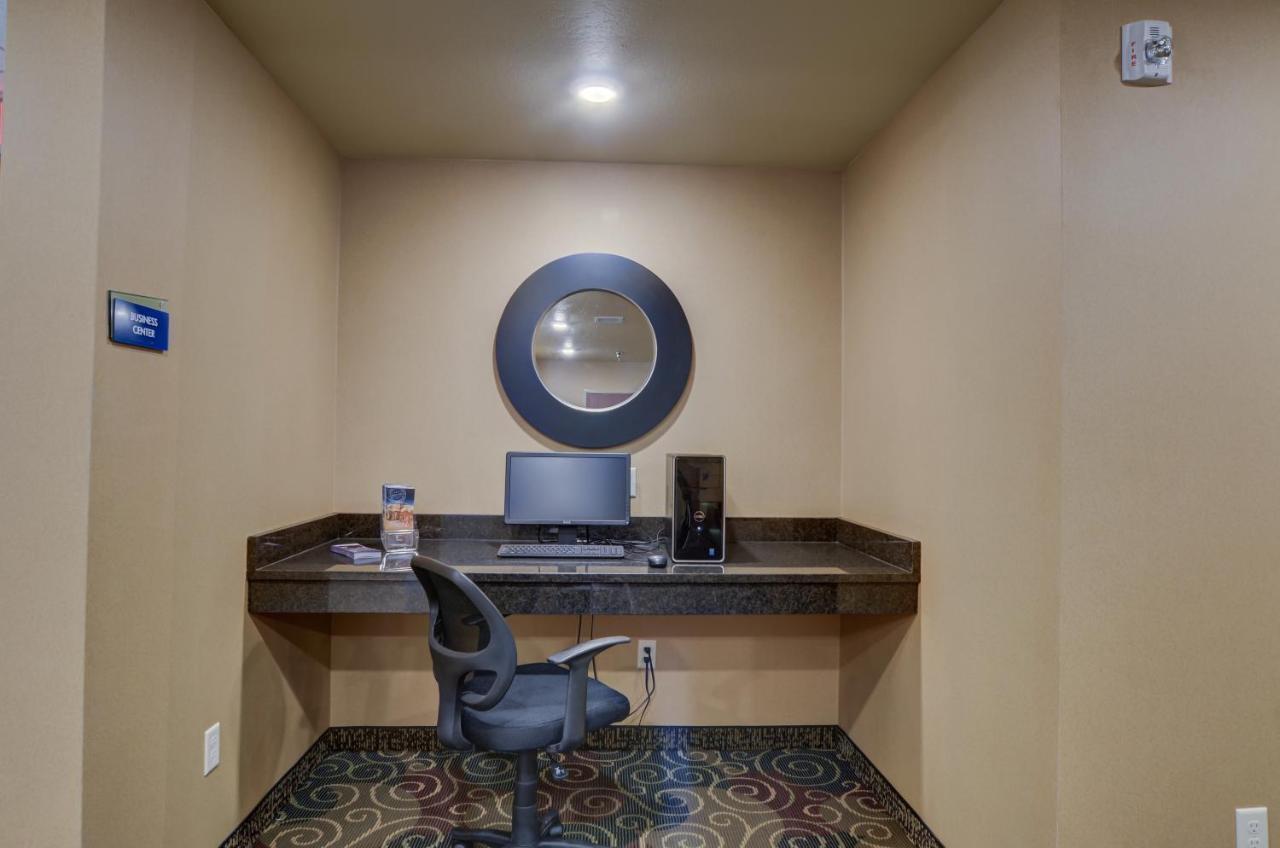 Cobblestone Inn & Suites-Kersey Buitenkant foto