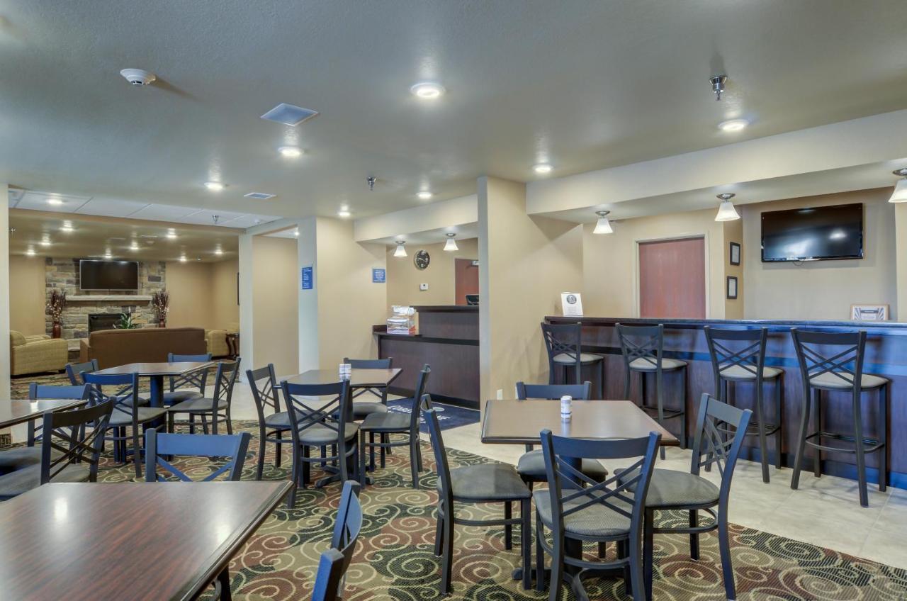 Cobblestone Inn & Suites-Kersey Buitenkant foto
