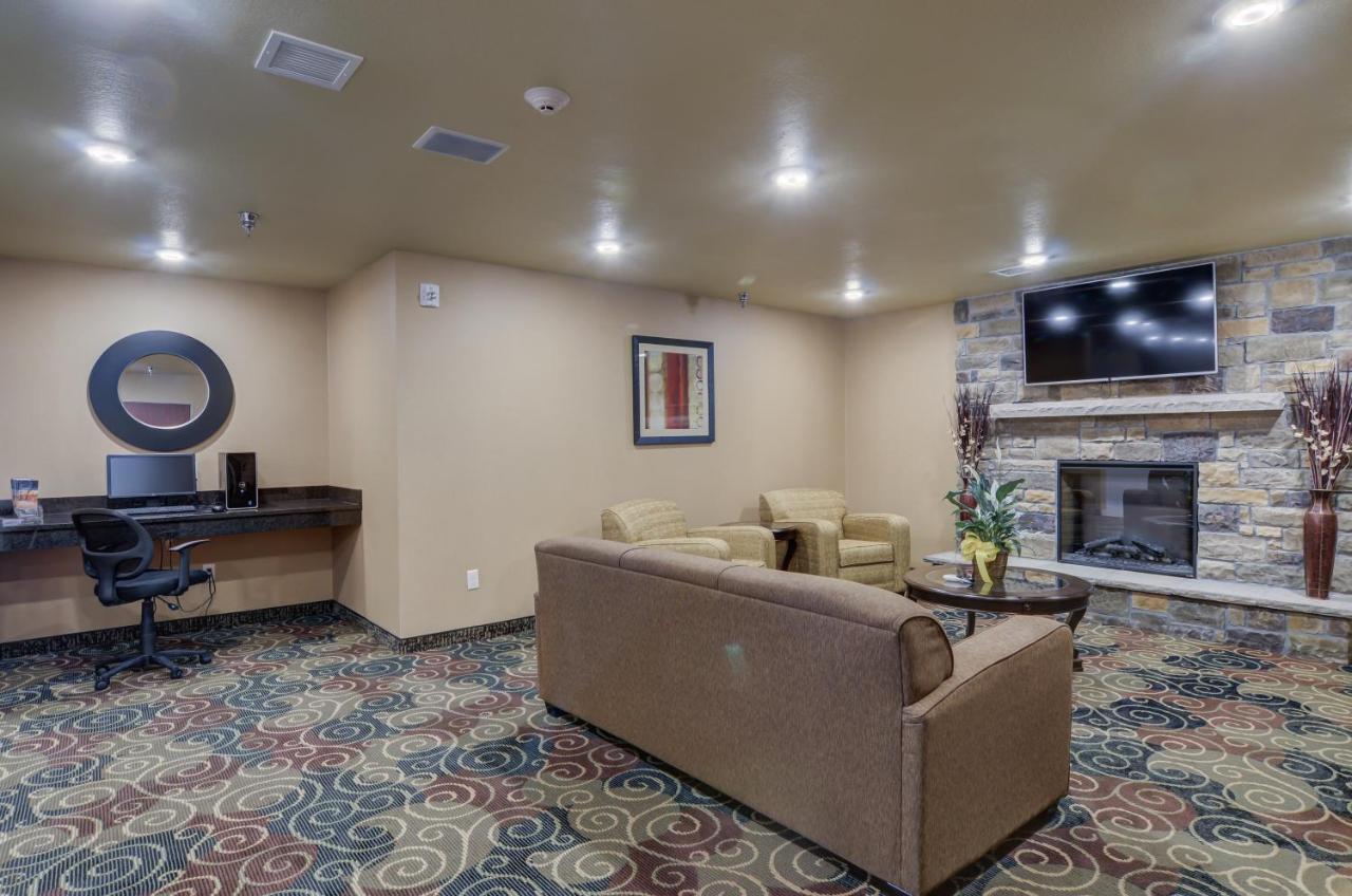 Cobblestone Inn & Suites-Kersey Buitenkant foto
