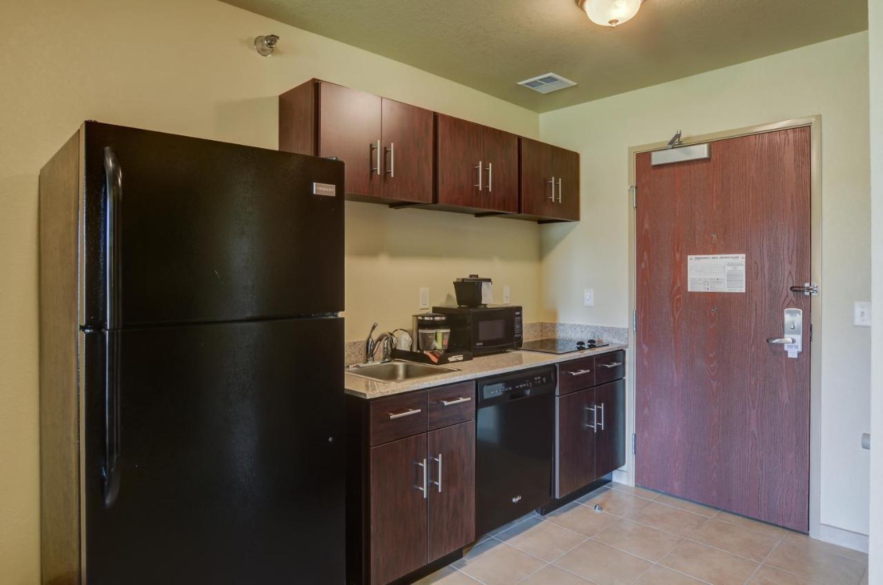 Cobblestone Inn & Suites-Kersey Buitenkant foto